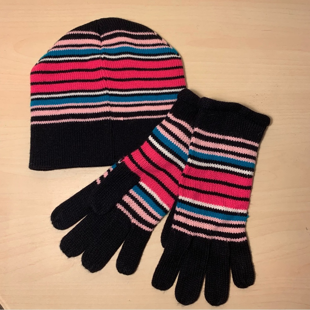 🌸 Pink and black striped acrylic beanie and gloves